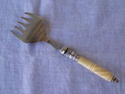 fork ...  for serving the sardines !!!