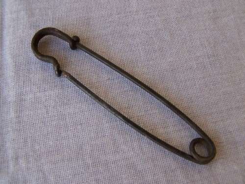 safety pin ...  mega !!!