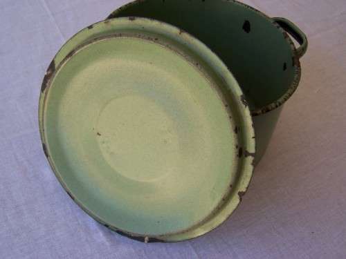 pot ...  funky colour !!!