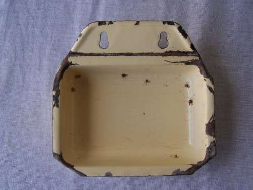 soap-dish ... always useful !!!