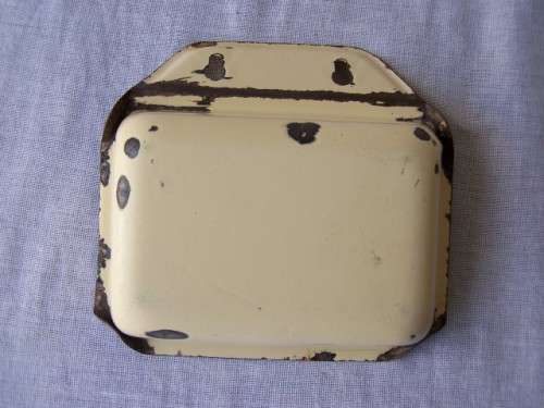 soap-dish ... always useful !!!