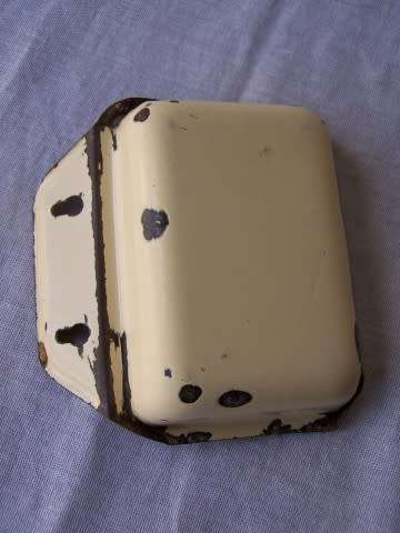 soap-dish ... always useful !!!