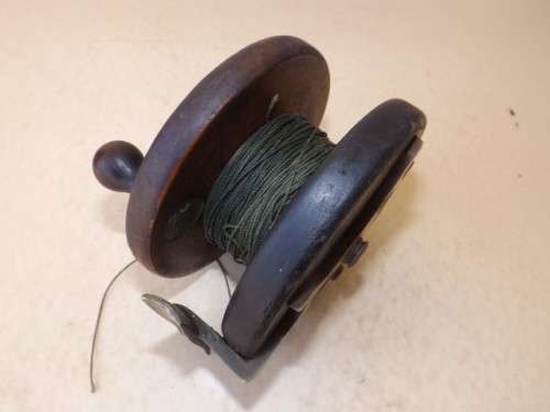 fishing reel ... of wood and brass !!!