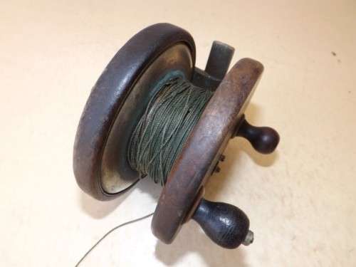 fishing reel ... of wood and brass !!!