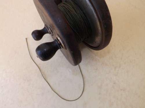 fishing reel ... of wood and brass !!!