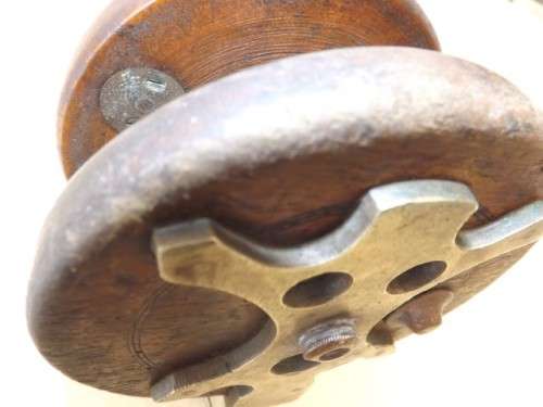 fishing reel ... of wood and brass !!!