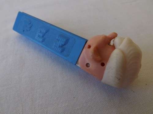 2 dispeners ... for pez !!!