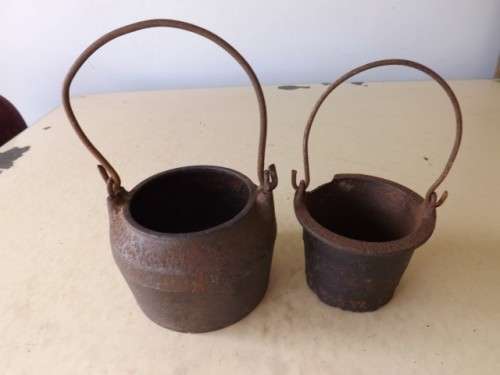 teeny pot ... for glue !!!