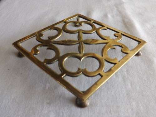 trivet ... brass !!!