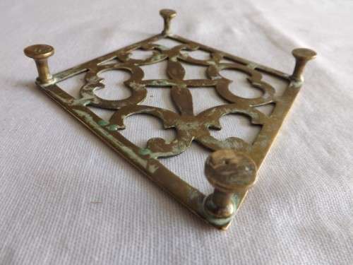 trivet ... brass !!!