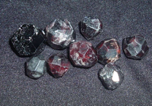 8 small Garnet stone of purity and truth