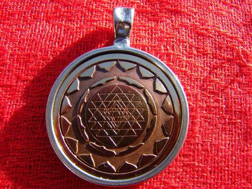 PENDANT JEWEL IN THE LOTUS FOR GOOD LUCK