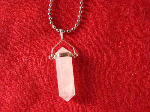 Rose quartz pendant set in silver with chain