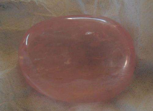 ROSE QUARTZ GALET TO ATTRACT LOVE WATER CRYSTAL