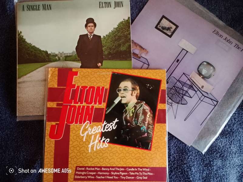 Elton John 3 vinyls: Greatest Hits Holland import, A Single Man, The Fox vinyl
