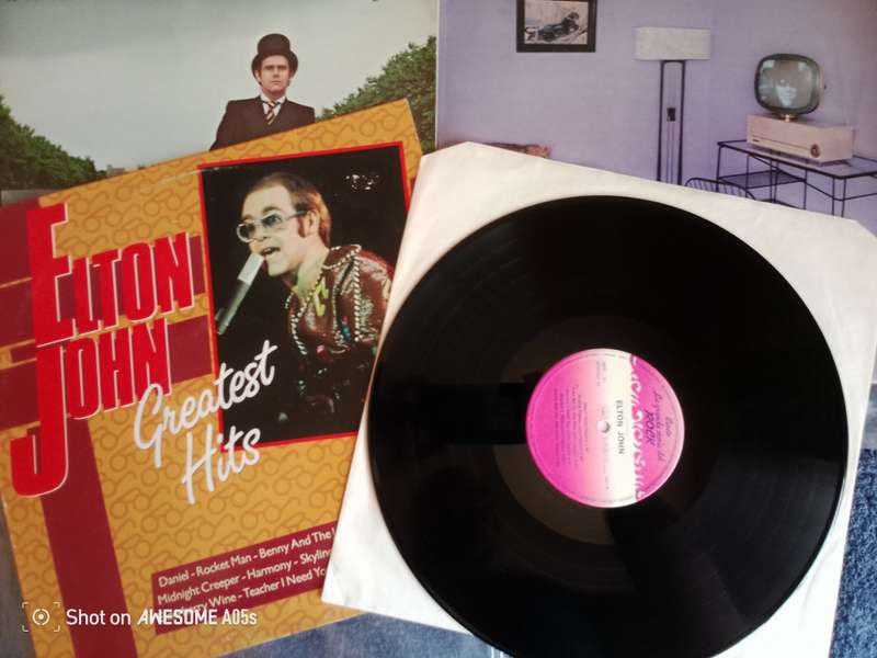 Elton John 3 vinyls: Greatest Hits Holland import, A Single Man, The Fox vinyl