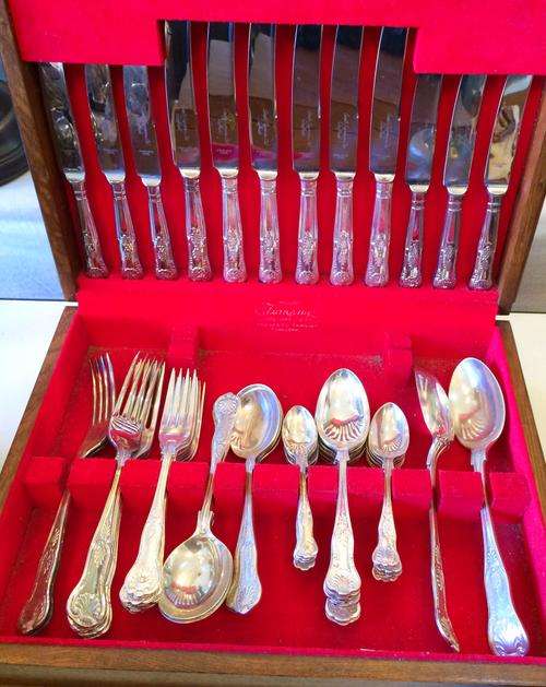 56 PIECE KINGS PATTERN CANTEEN OF CUTLERY!!