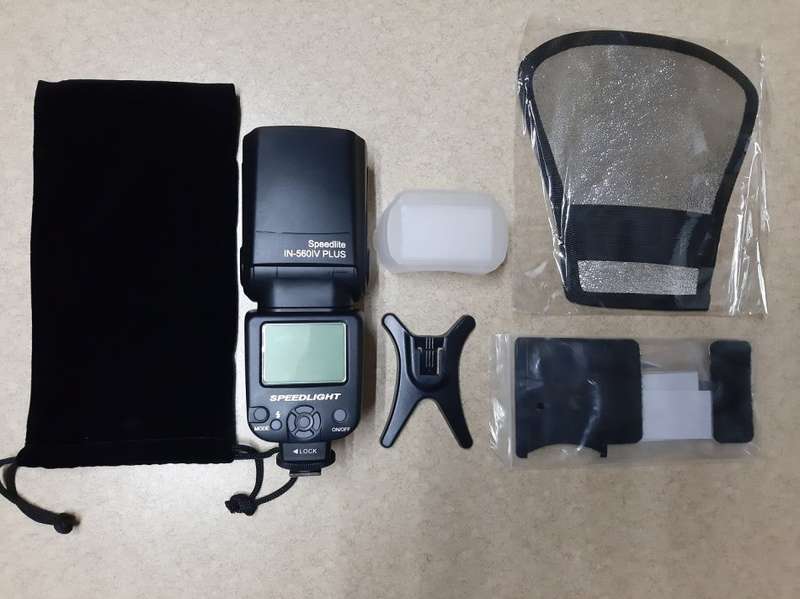 INSEESI IN-560IV PLUS SPEEDLIGHT WITH EXTRAS