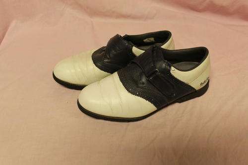 Golf shoes