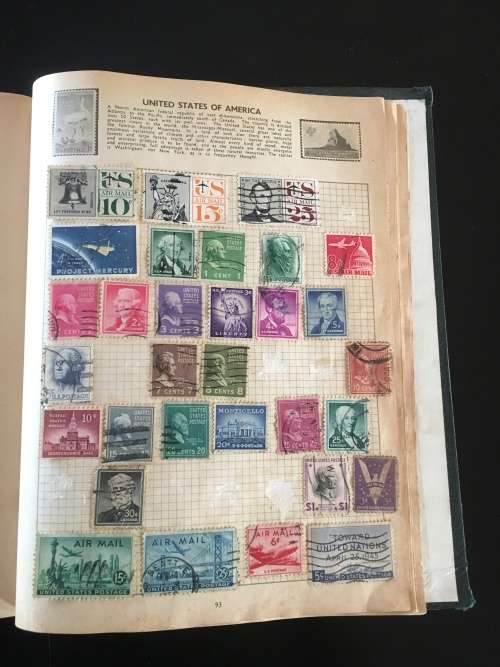 Universal Album with aprox. 400 stamps