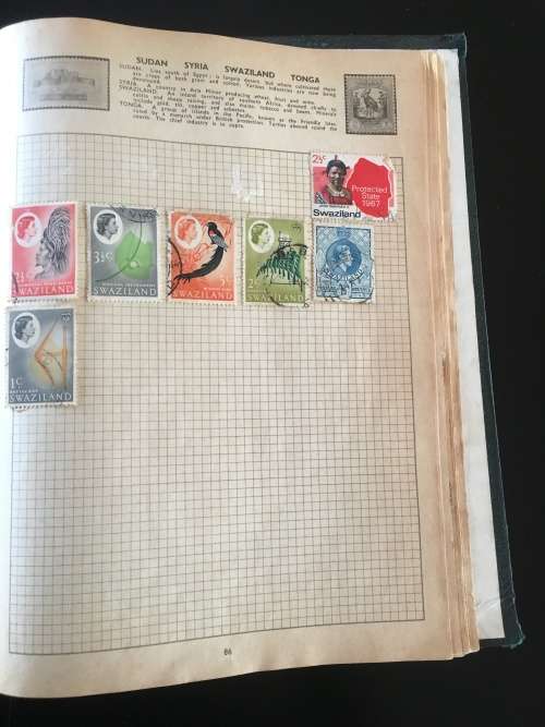 Universal Album with aprox. 400 stamps
