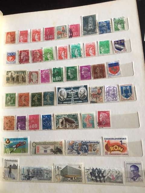 Stamp album with approx 800 stamps.