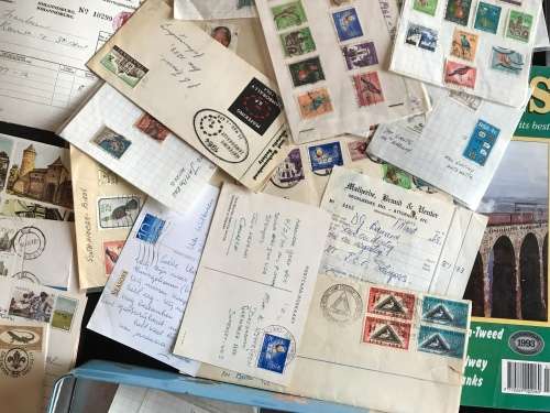 Box lot with random odds and ends R1 Start