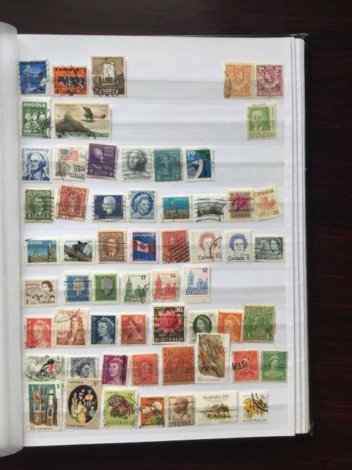 Collection with approximately 1000 different stamps