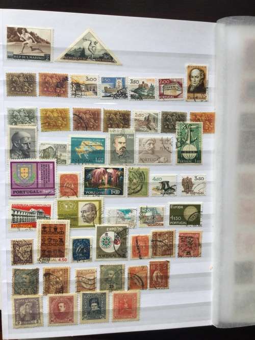 Collection with approximately 1000 different stamps