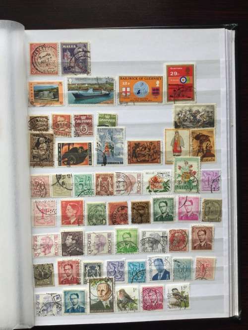 Collection with approximately 1000 different stamps