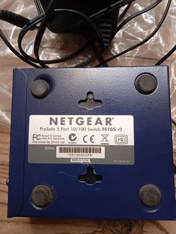 Netgear Prosafe FS105 v2, 5-port 10/100 Mb/s ethernet network switch