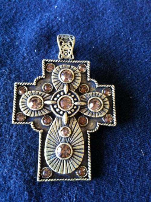 STUNNING COPPER TONE CROSS PENDANT