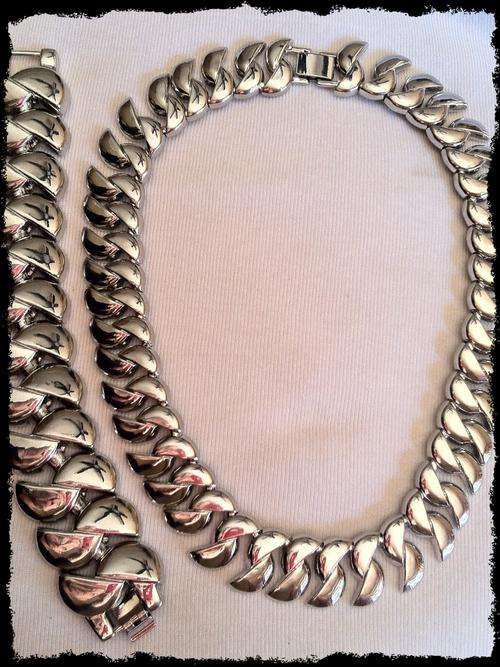 ONE ONLY!!! WIDE HEAVY SILVER PLATED NECKLACE & BRACELET SET