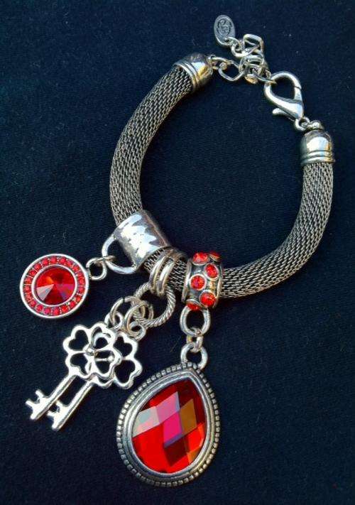 RED CHARMS MESH TUBE BRACELET