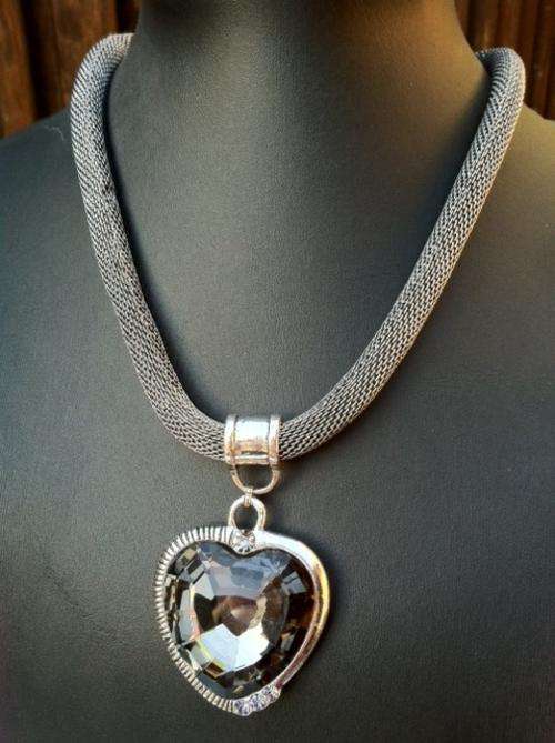 CHARCOAL HEART PENDANT ON MESH NECKLACE