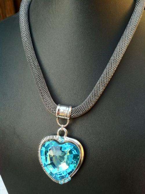 TEAL BLUE HEART PENDANT ON MESH NECKLACE