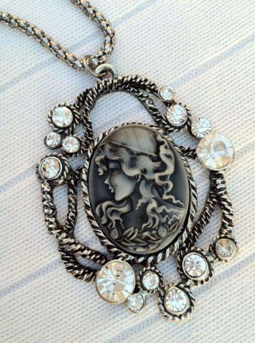 CLEAR RHINESTONES GREY CAMEO LONG POPCORN NECKLACE