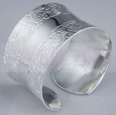 STUNNING TIBETAN SILVER CUFF BANGLE