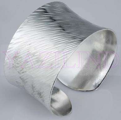 STUNNING 3,7 cm WIDE TIBETAN SILVER BANGLE