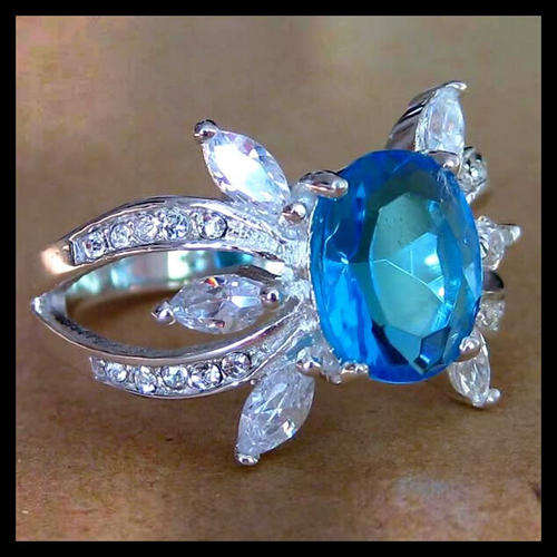 STUNNING STERLING SILVER BLUE TOPAZ RING SIZE 7