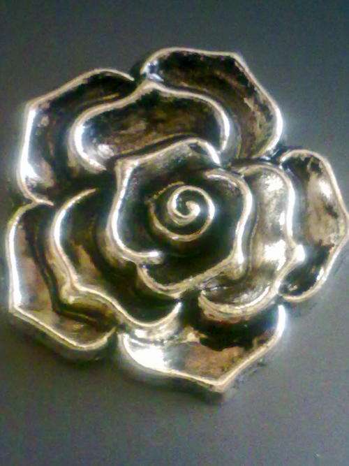 SILVER ALLOY ROSE FLOWER PENDANT 3,5 cm
