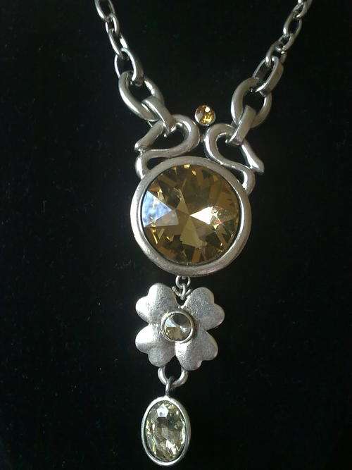 STUNNING TIBETAN SILVER BROWN CRYSTAL CLOVER NECKLACE