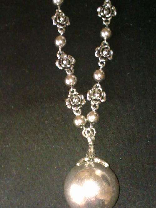 STUNNING!!! TIBETAN SILVER BALL ROSE NECKLACE