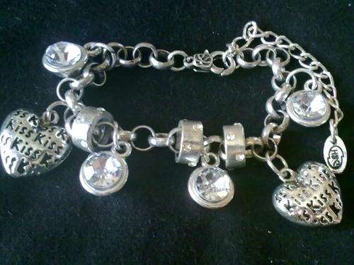STUNNING TIBETAN SILVER KISSES HEART BRACELET