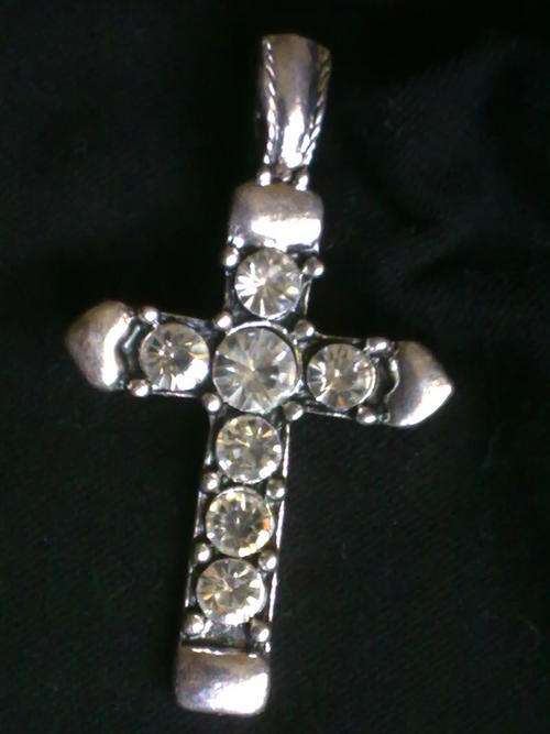 NEW!!! SILVER TONE CROSS PENDANT