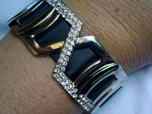 2,5 cm GORGEOUS SILVER TONE, DIAMANTE, LEATHER WIDE BRACELET