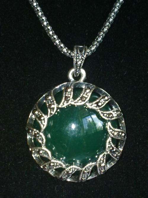 STUNNING GREEN ROUND TIBETAN SILVER MARCASITE PENDANT & NECKLACE