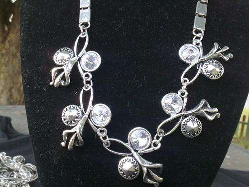 *R220* 2010 HADASSAH COLLECTION!!STUNNING TIBETAN SILVER  LILLIES DIAMANTE NECKLACE
