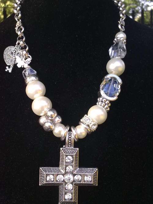 AS SEEN IN POPULAR CATALOGS: STUNNING!!! TIBETAN SILVER DIAMANTE CROSS PEARLY NECKLACE