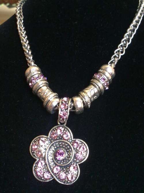 VERY LAST ONE*R220* 2010 HADASSAH COLLECTION!! TIBETAN SILVER AUSTRIAN CRYSTALS PINK NECKLACE